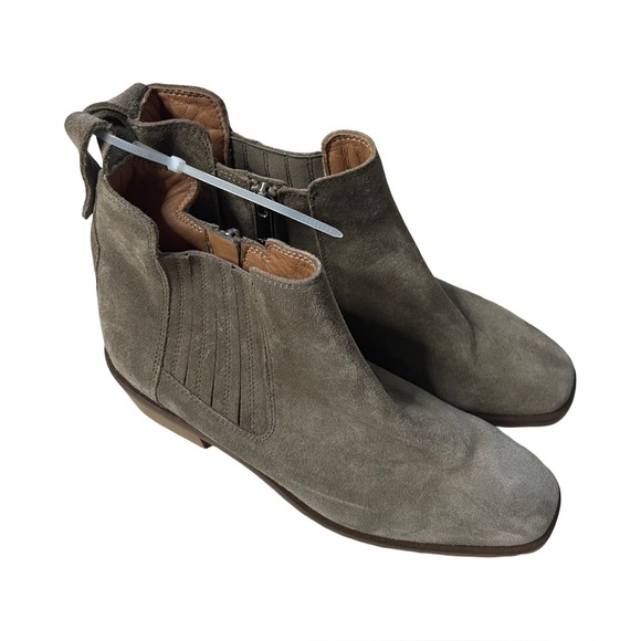 NWOB Aquatalia Carmie Weatherproof Suede Chelsea Booties Light Taupe Gray 7 Chic - Picture 7 of 15